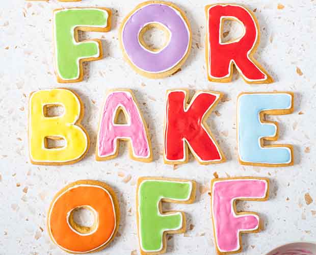 Crunchy Biscuits, decorated with Royal Icing &ndash; Whitworths Sugar