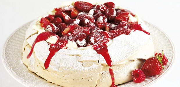 berry pavlova dessert
